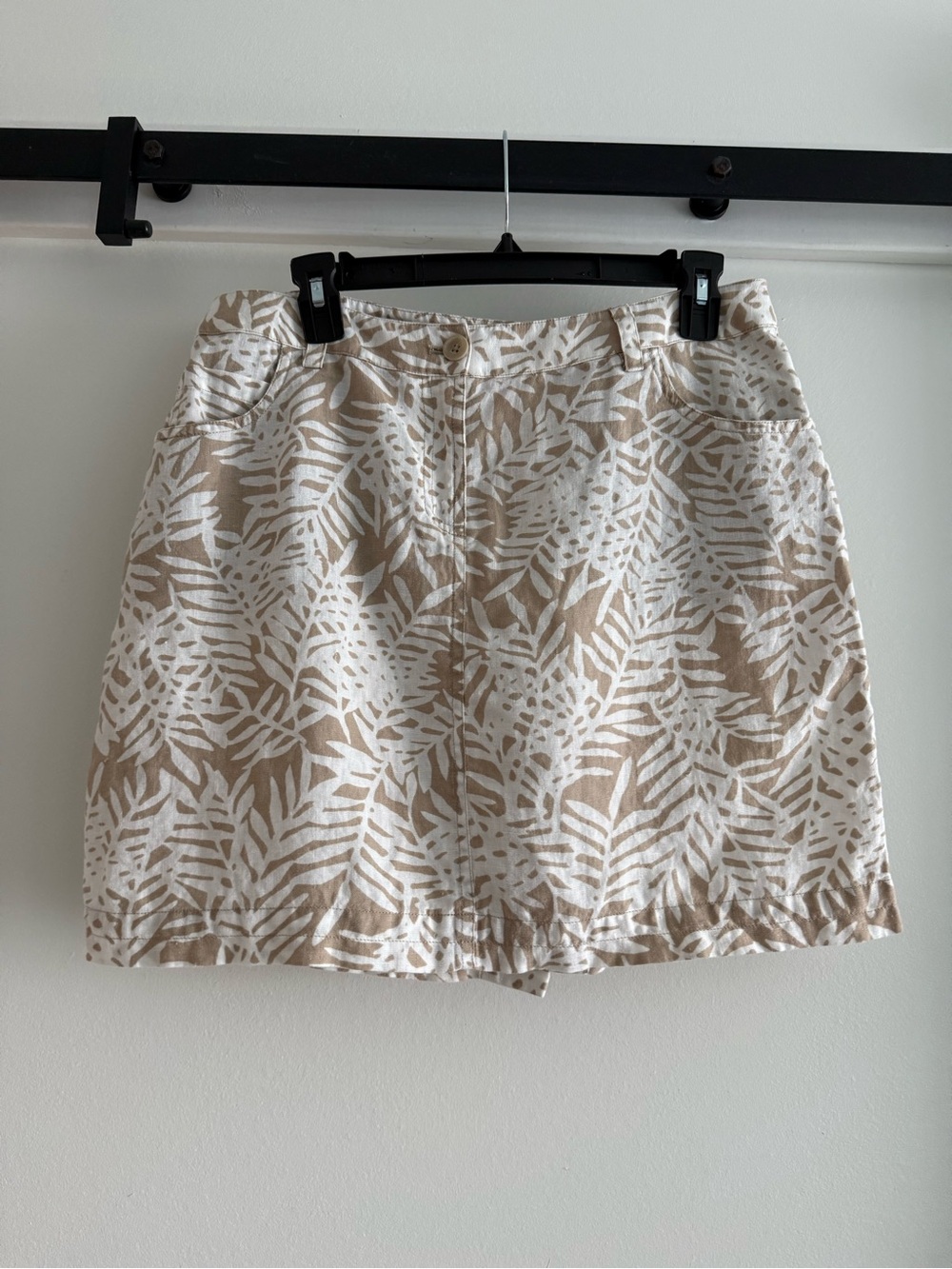 Tommy Bahama Beige & White Leaf-Print Linen Mini Skirt